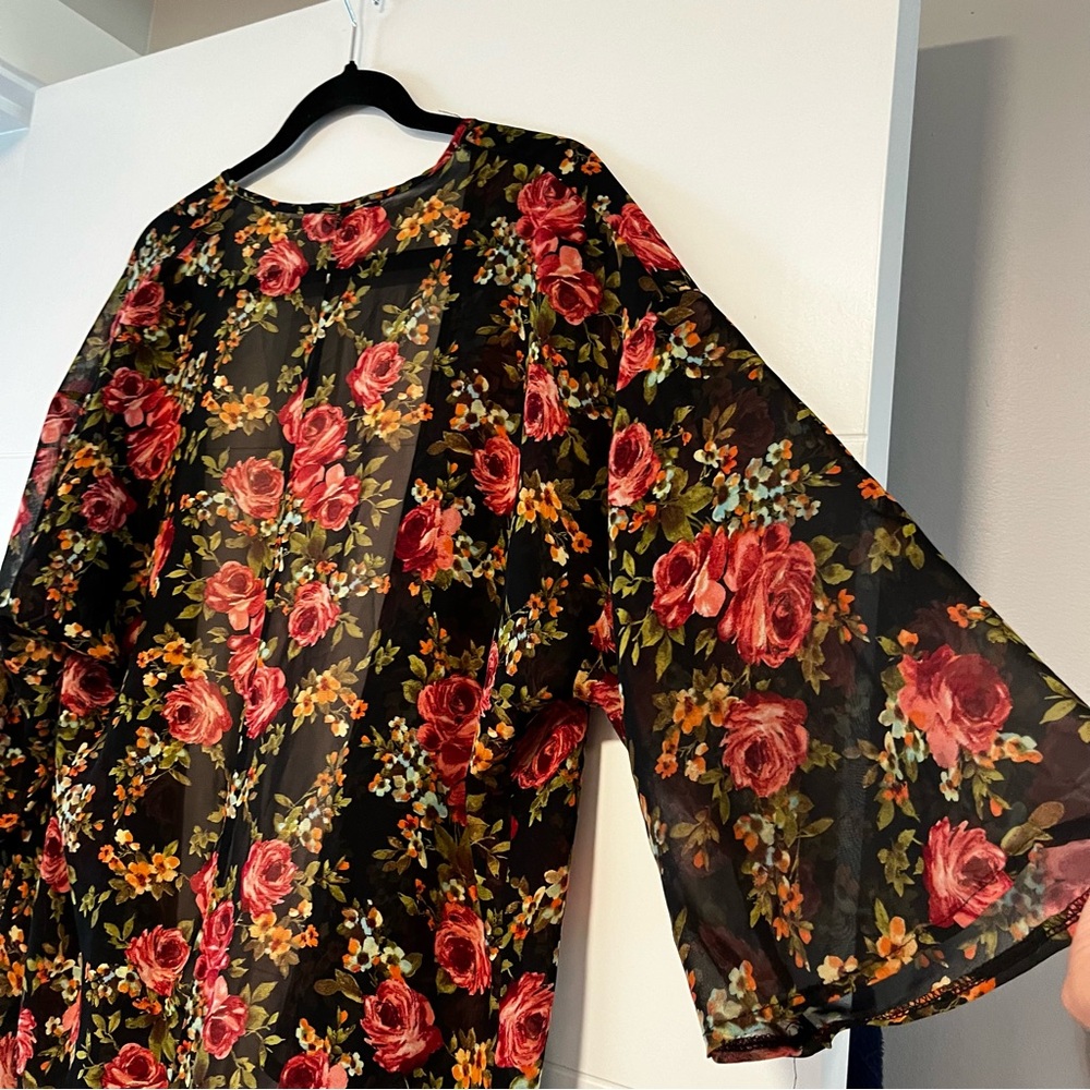 Iris | Rose Patterned Robe Cover Up - Picture 9 of 14